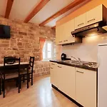 And By The Sea - 16844 בית הארחה