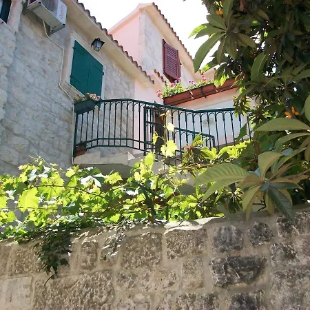 And By The Sea - 16844 3* Trogir